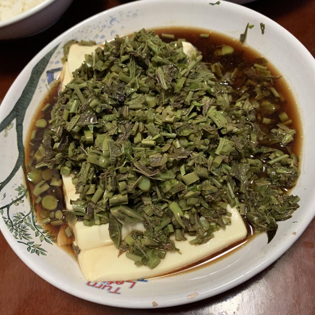 【香椿拌豆腐】一口鲜一口嫩，快把春天吃进肚子里！