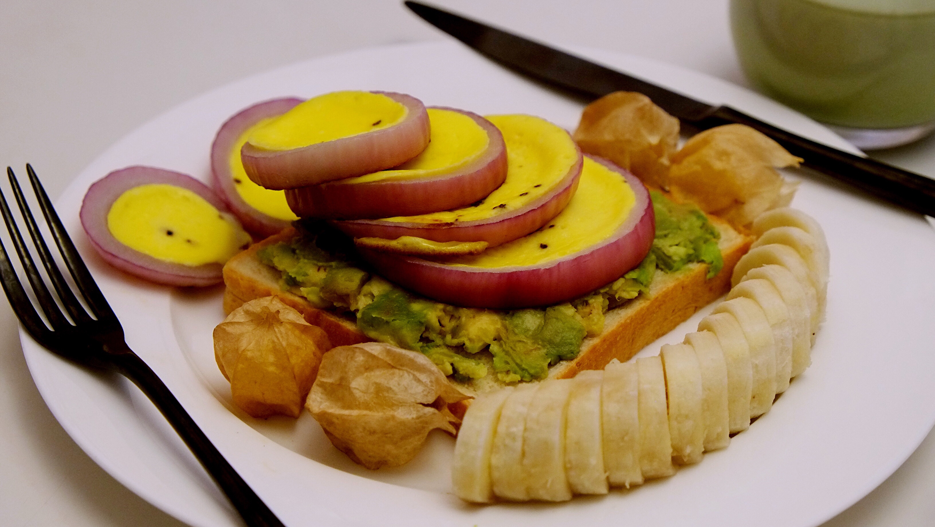 S健康早餐1-开放式无油洋葱蛋饼牛油果三明治的做法