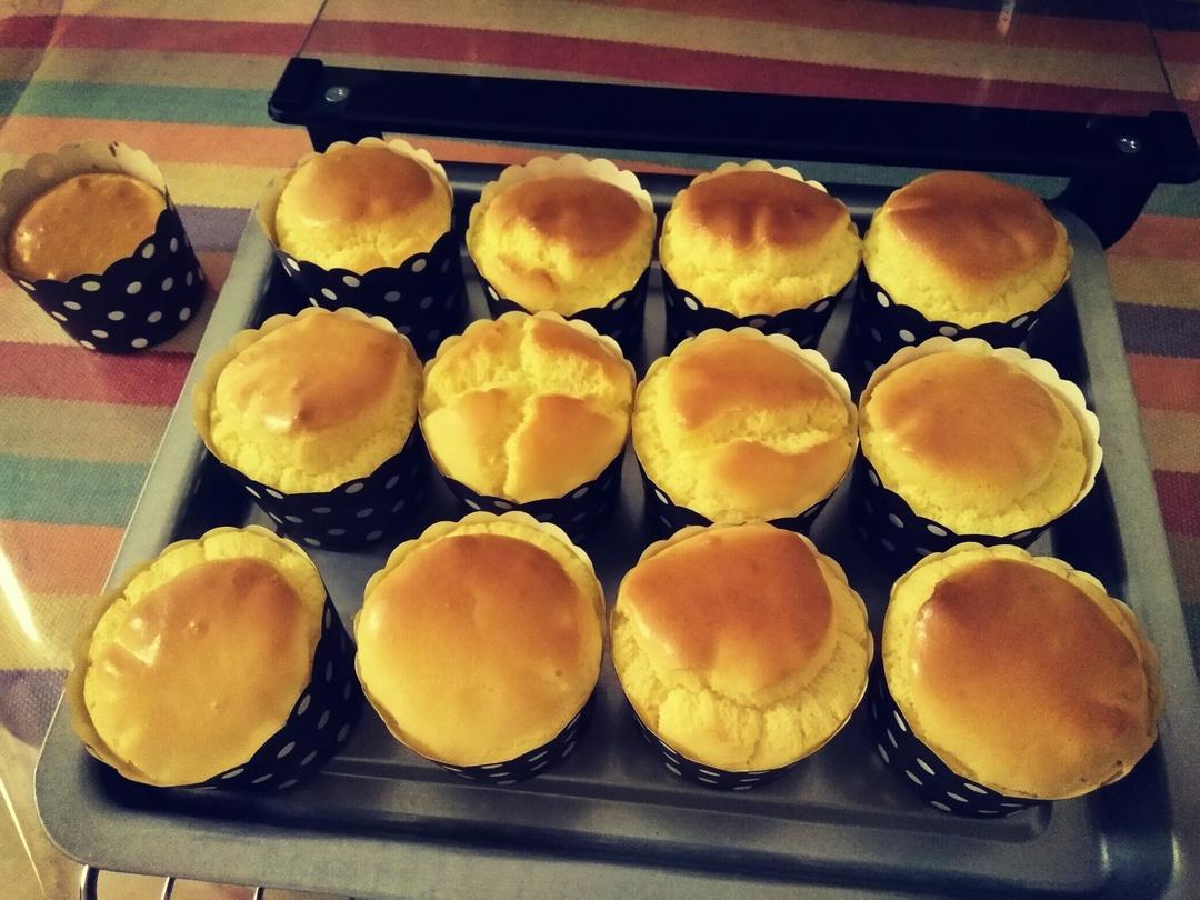 消耗淡奶油之作——淡奶油小蛋糕