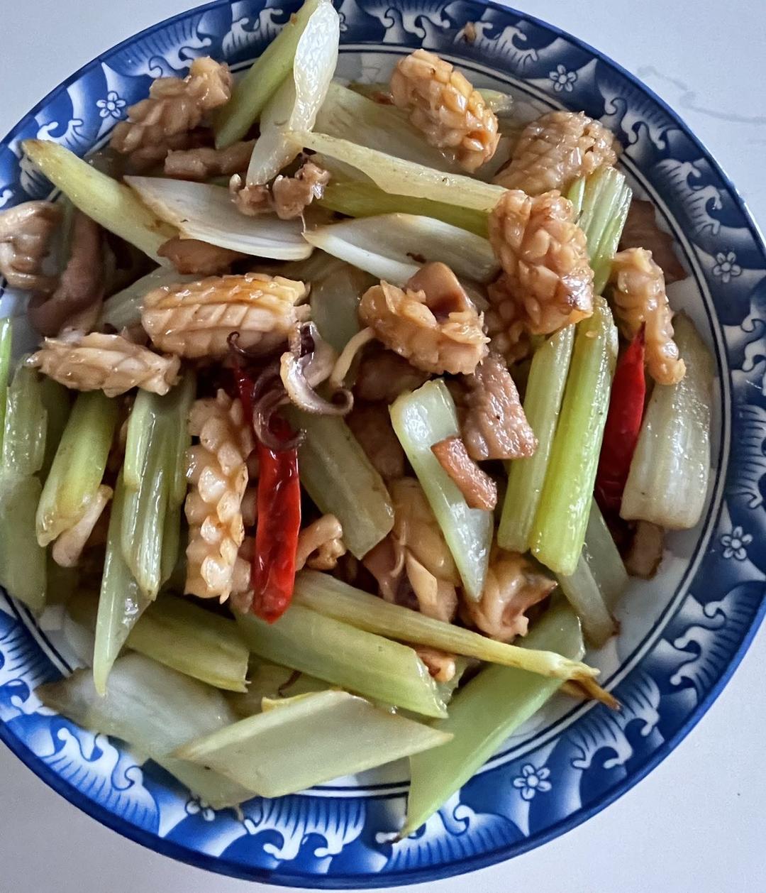 芹菜炒鱿鱼花