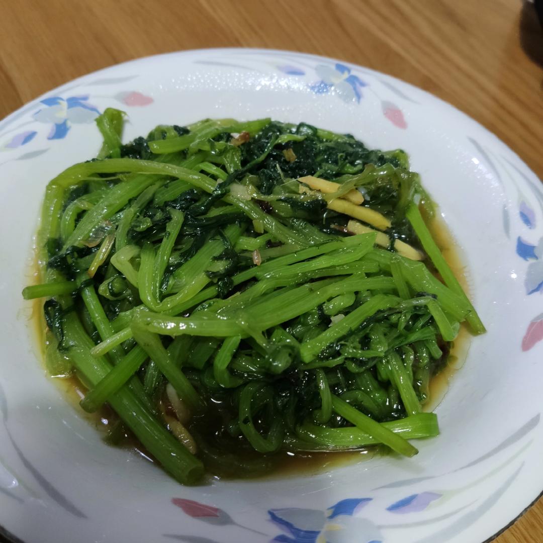 炒茼蒿（零失败巨好吃的快手菜）