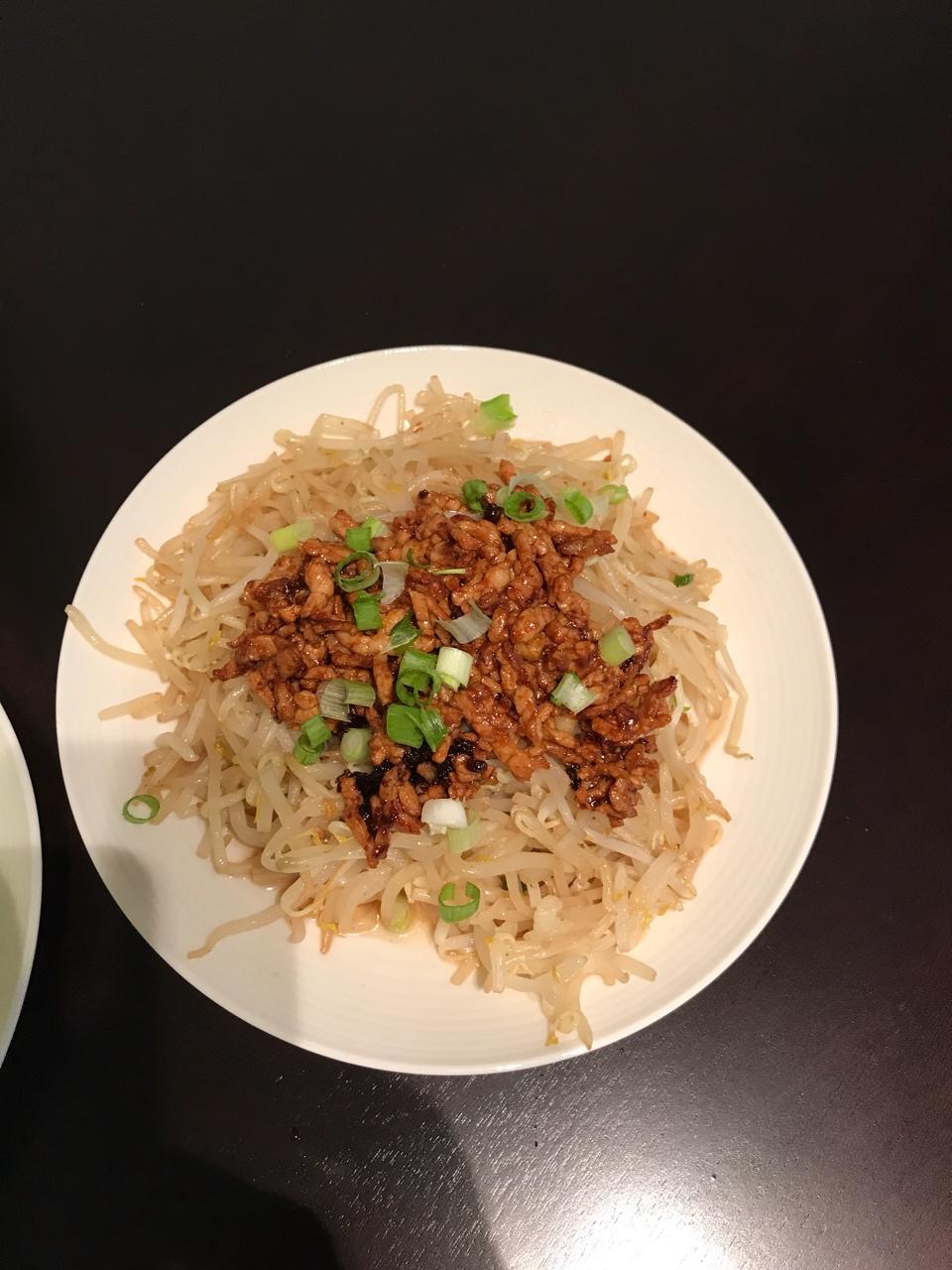 肉末炒豆芽