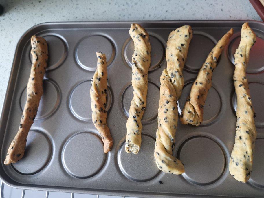 超级简单快手低脂小零食椒盐黑芝麻咸味饼干阿拉棒，饼干条