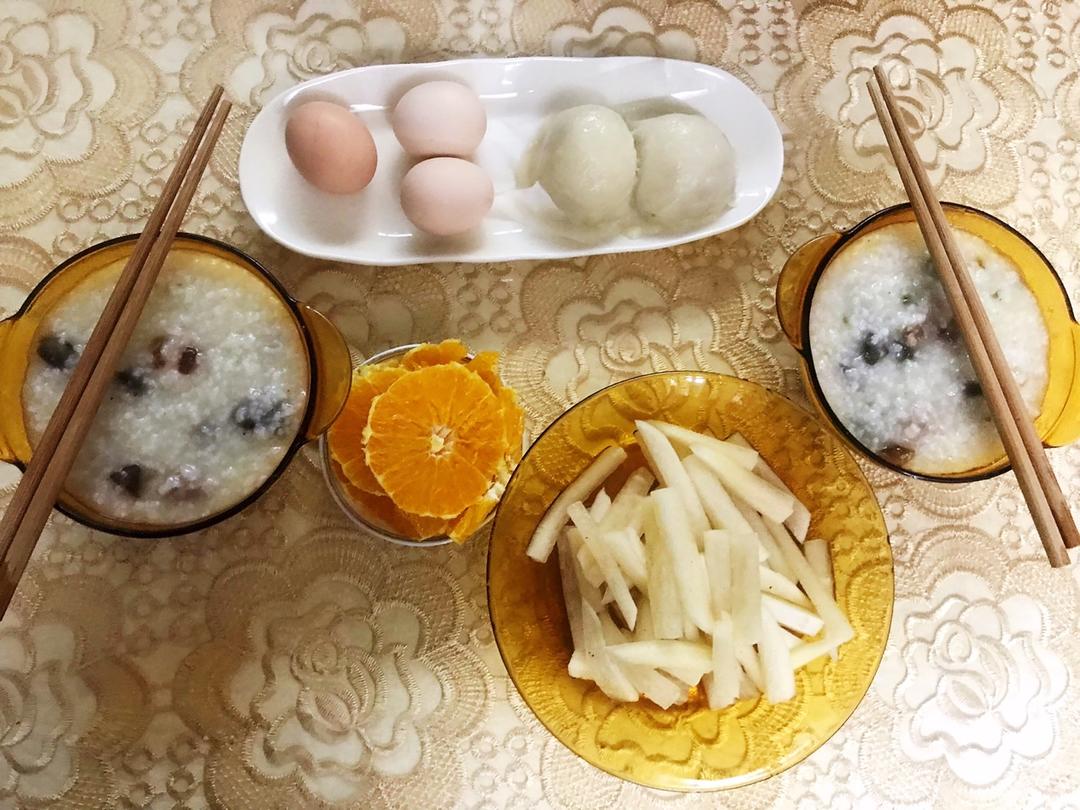 超简单的电饭煲版皮蛋瘦肉粥