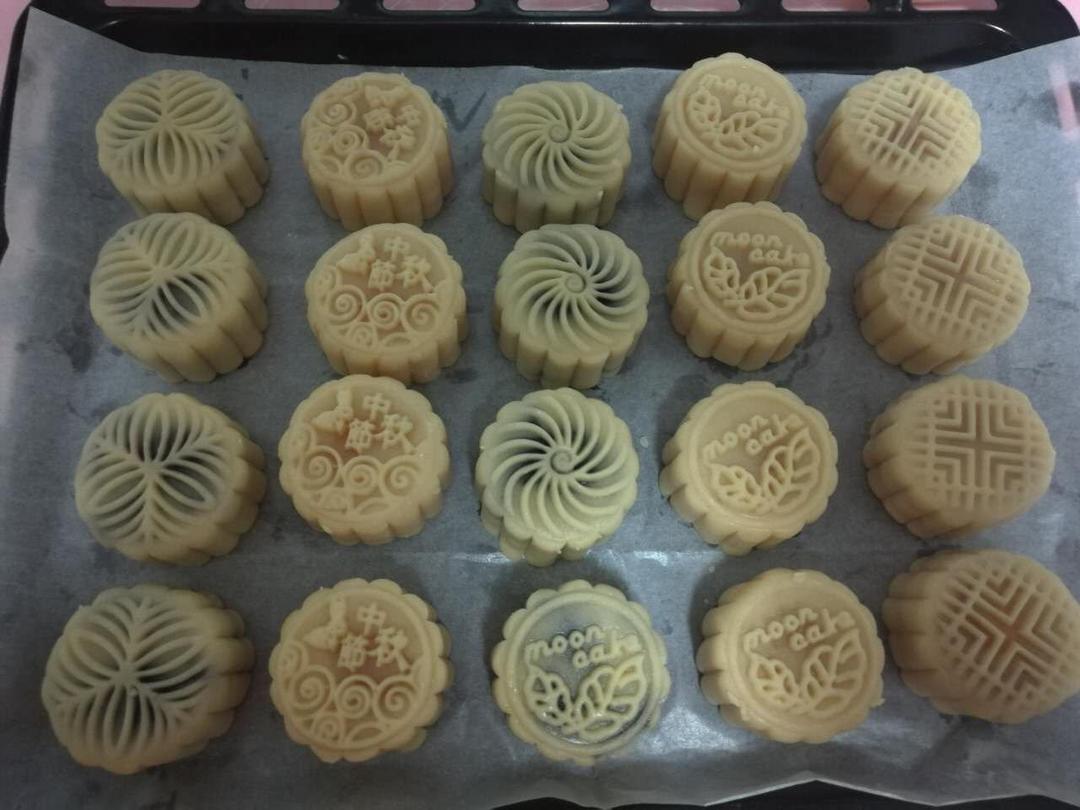 广式月饼—蛋黄芝麻月饼