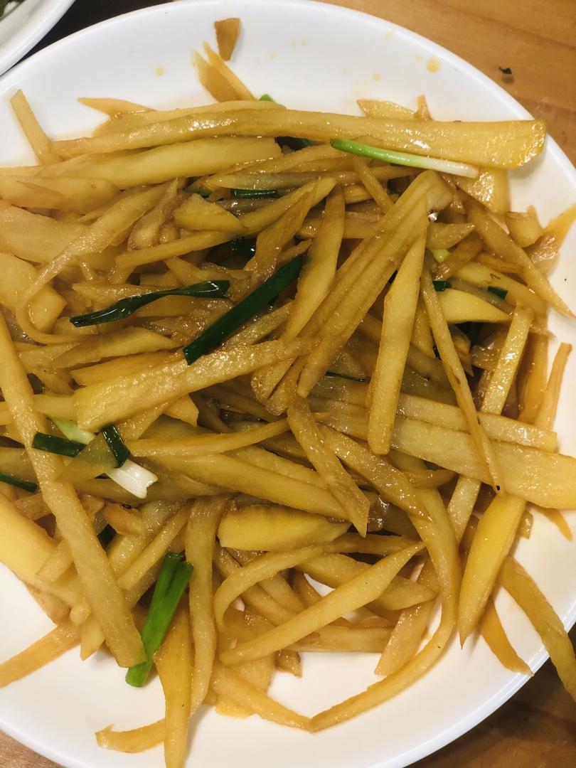 厨师长教你：“炝炒土豆丝”的家常做法，口感爽脆