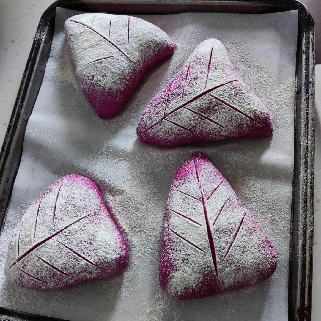 火龙果奶酪软欧包