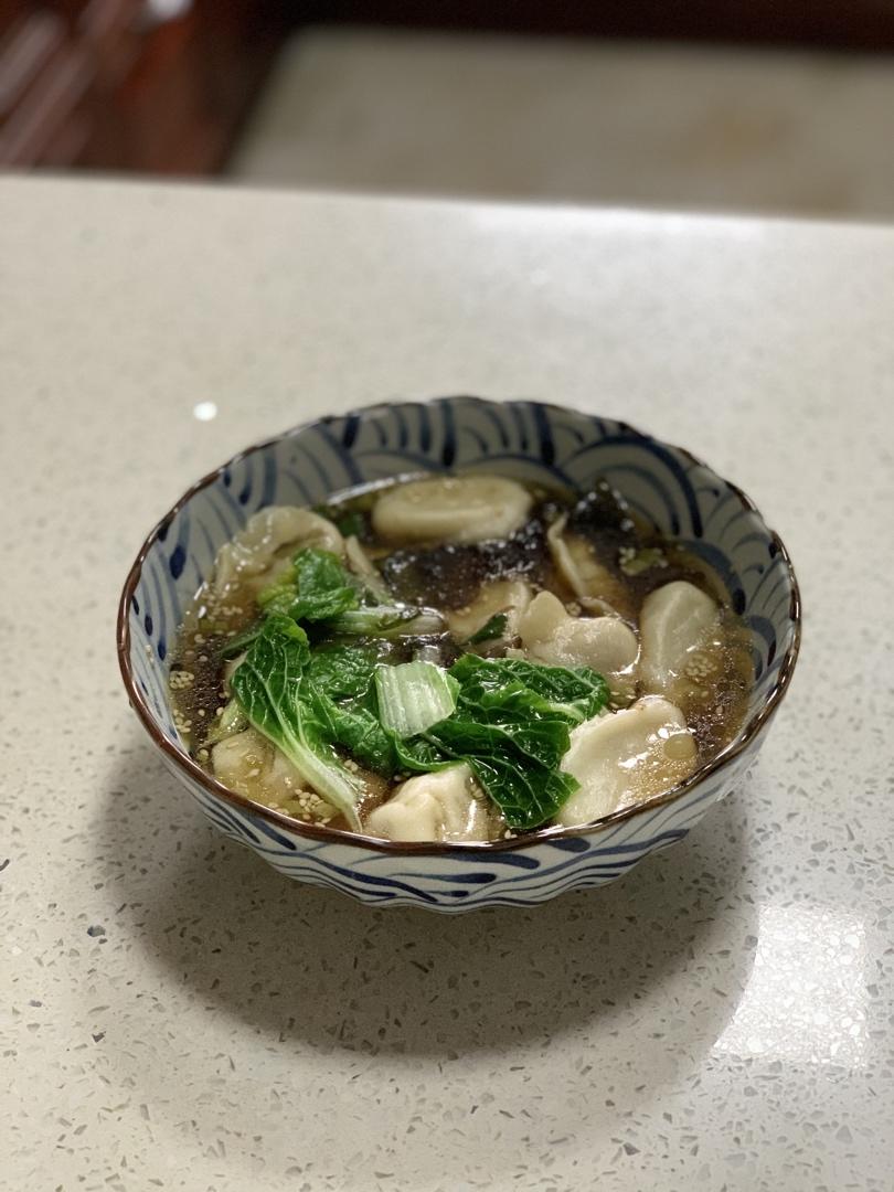 省时又便捷，没人能抗拒这碗酸汤水饺！🥟