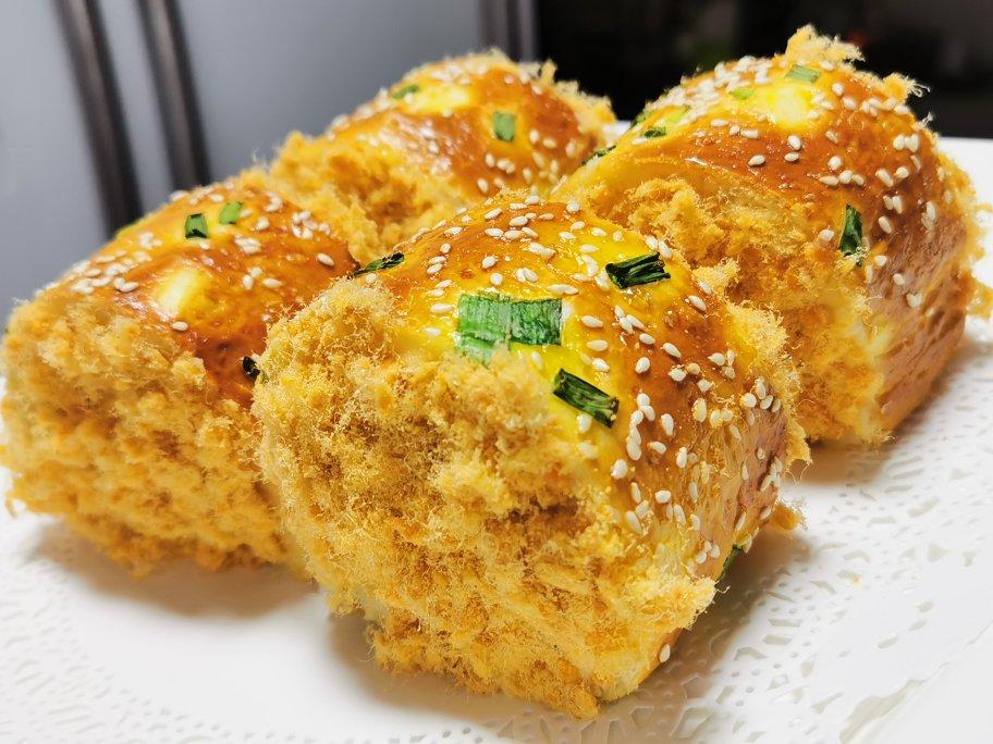 朵朵圈圈妈做的肉松面包卷
