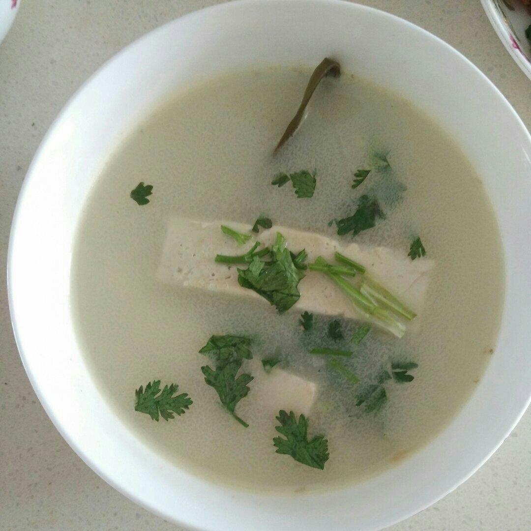 奶白鲫鱼豆腐汤