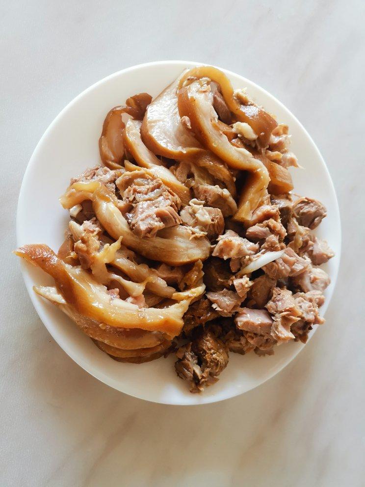 人间美味卤肘子