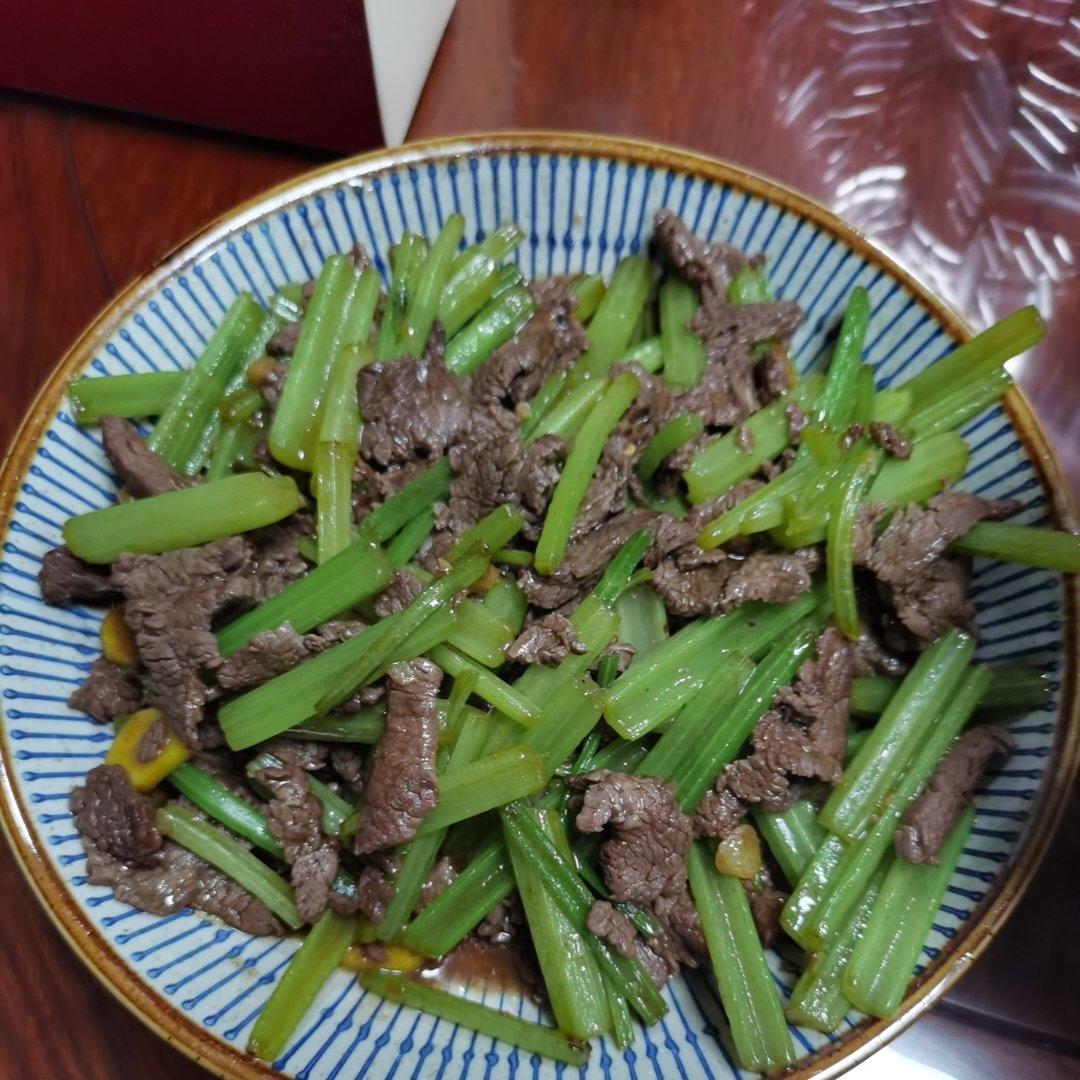 下饭芹菜炒肉