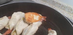 生煎大虾锅贴的做法 步骤19