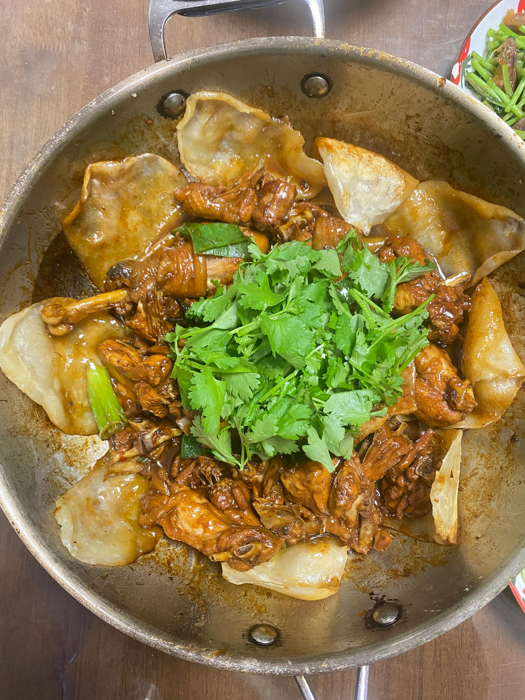 地锅鸡，教你贴饼子好吃的小技巧~