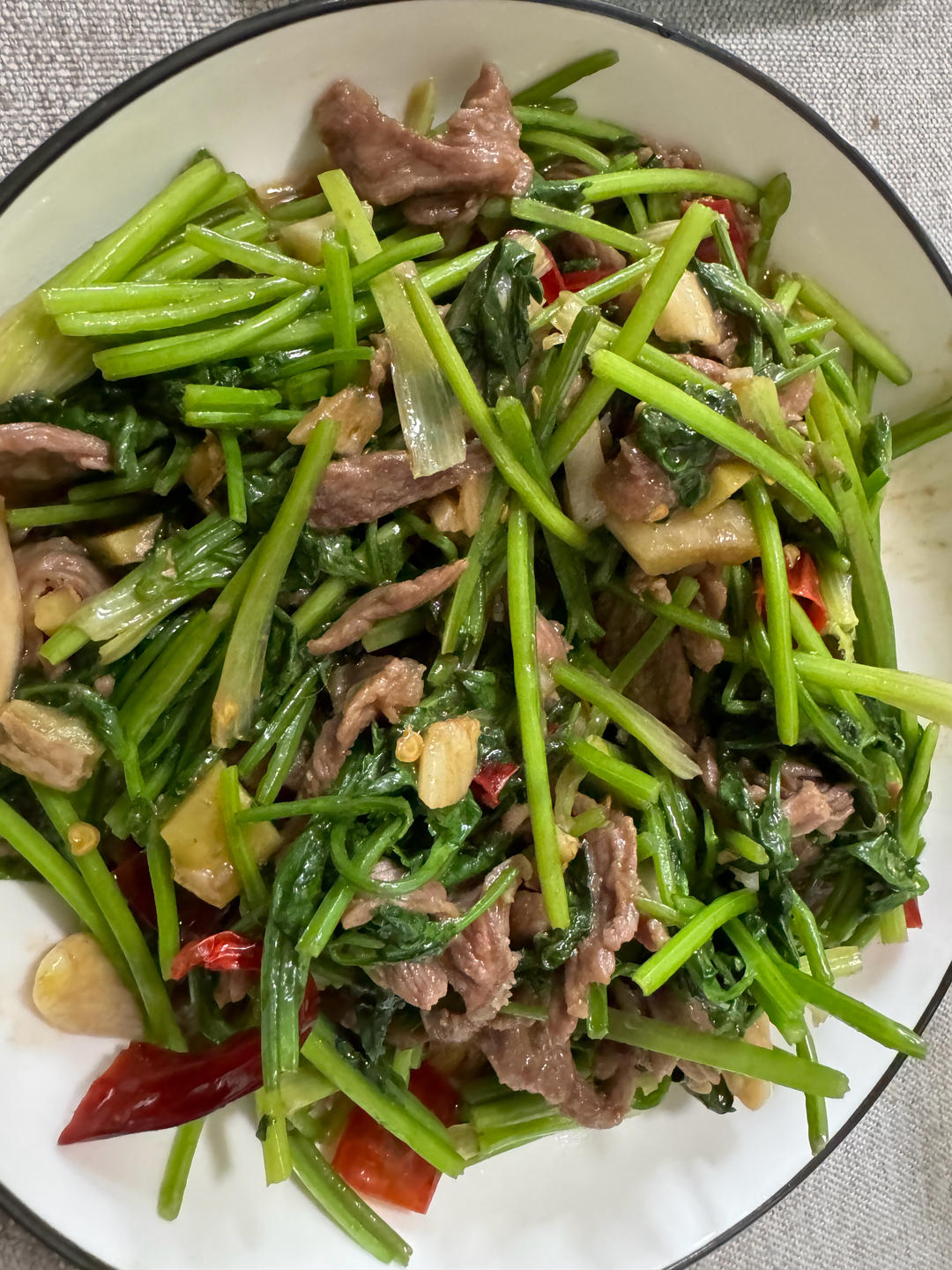 小炒黄牛肉，肉嫩味香！太好吃了简直是米饭杀手！