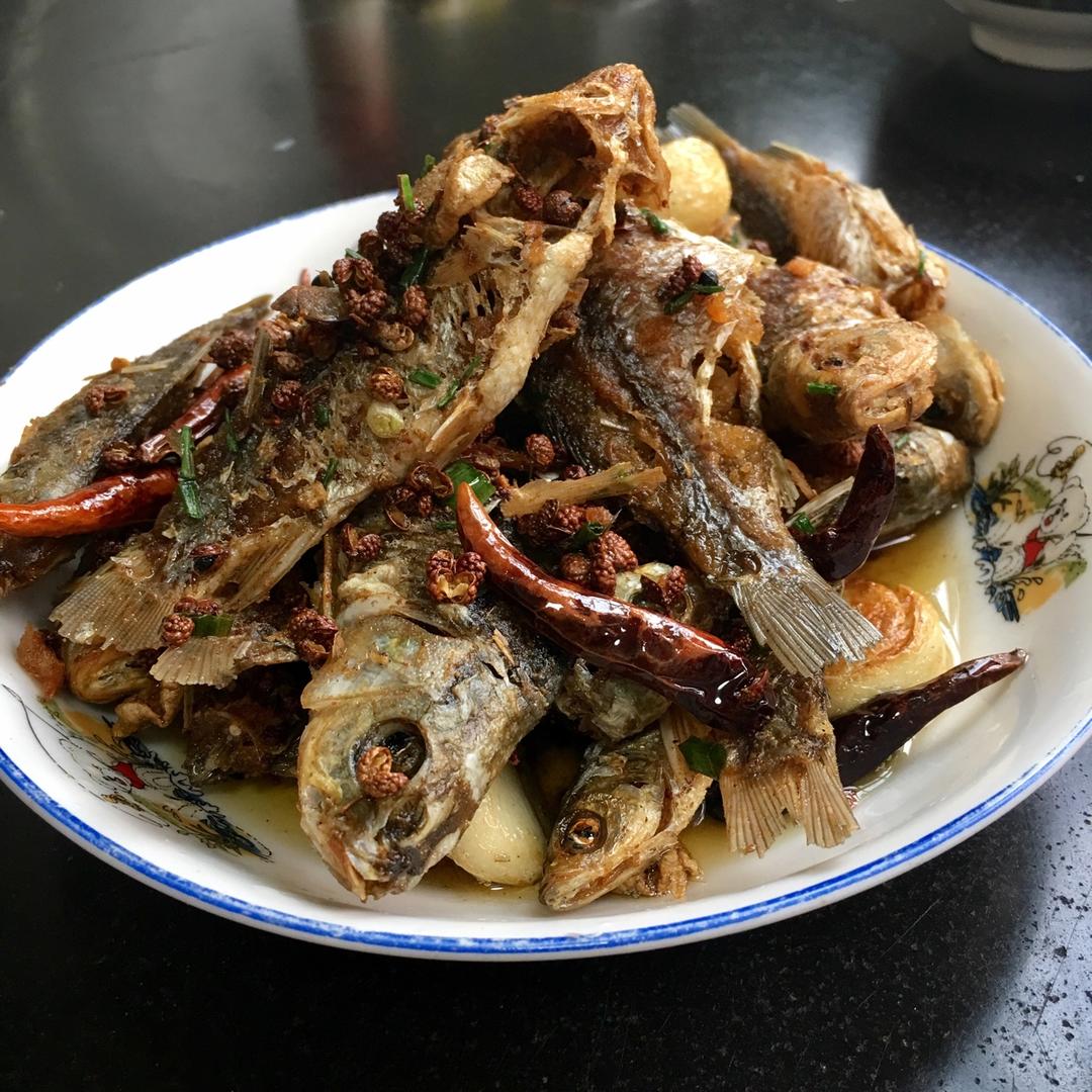 孜然香酥小鲫鱼