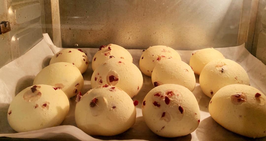 烤箱里的预拌粉版麻薯