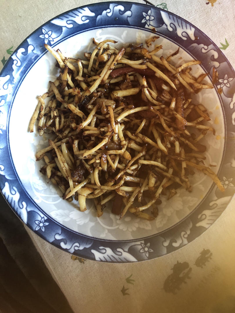 折耳根（鱼腥草）炒腊肉