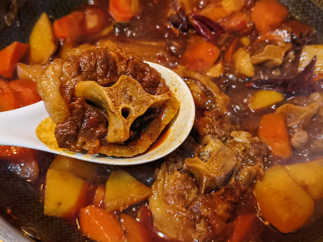 翡翠蝉本尊做的香辣红烧牛尾