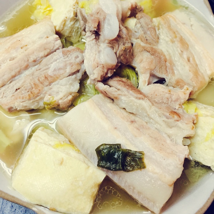 冻豆腐白菜炖五花肉