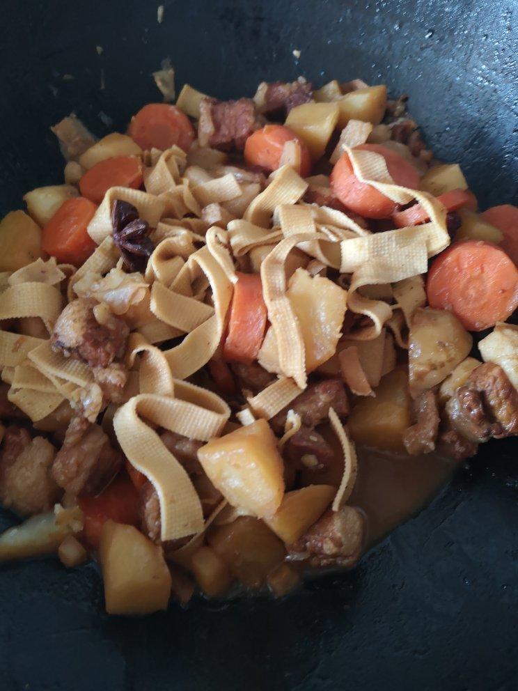 土豆🥔胡萝卜🥕卤蛋🥚甜辣🌶️焖红烧五花肉🐷