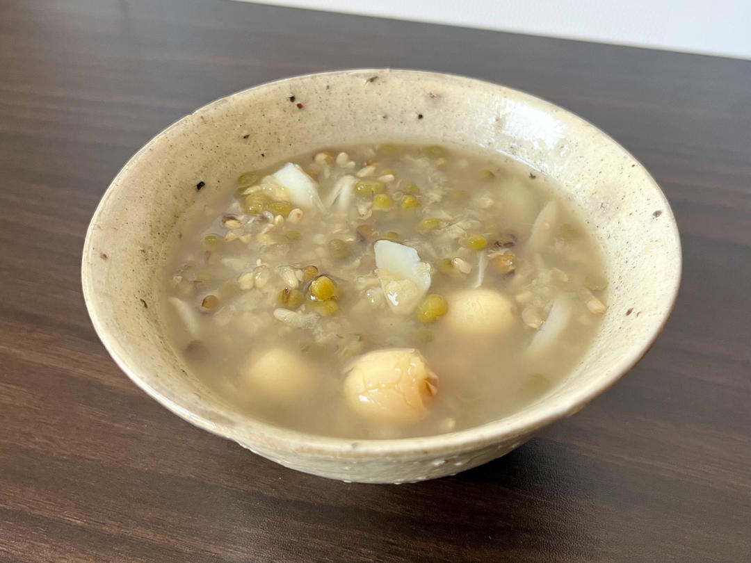 绿豆莲子百合糯米汤