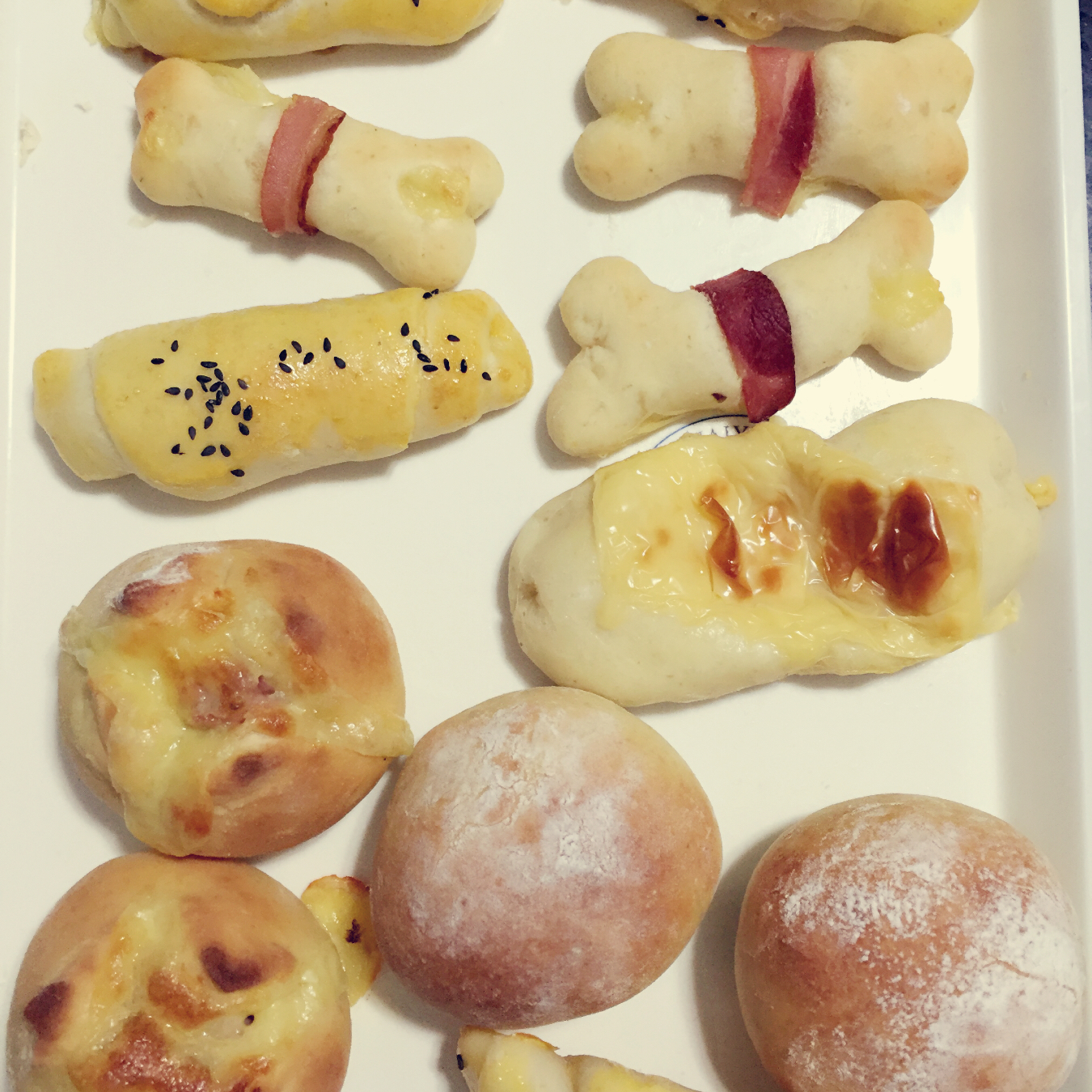 肉骨头培根芝士面包