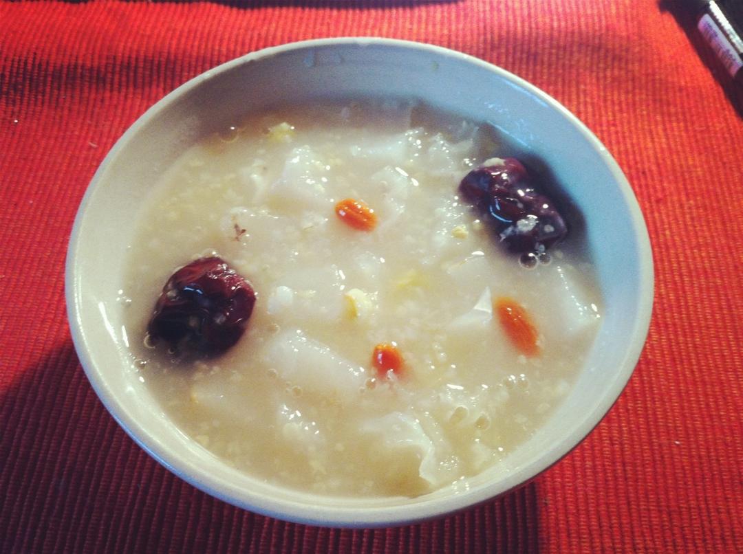 《秋》雪梨银耳润肺粥的做法