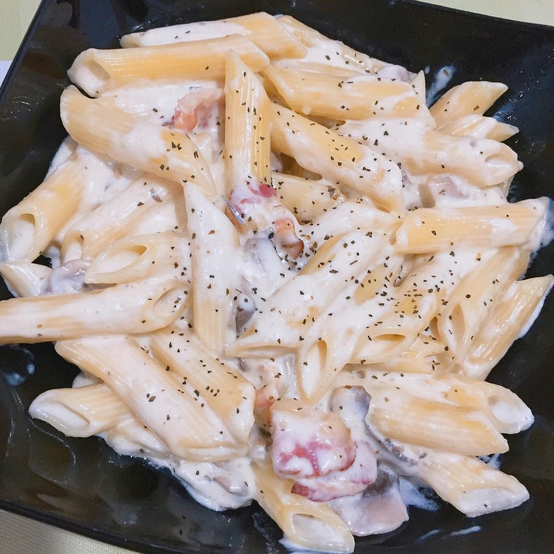 白汁蘑菇培根意粉