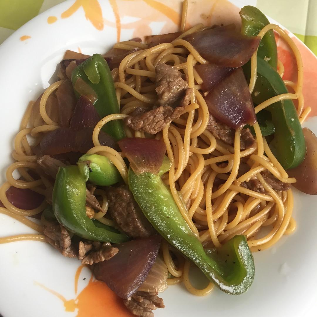 黑椒牛柳炒意面