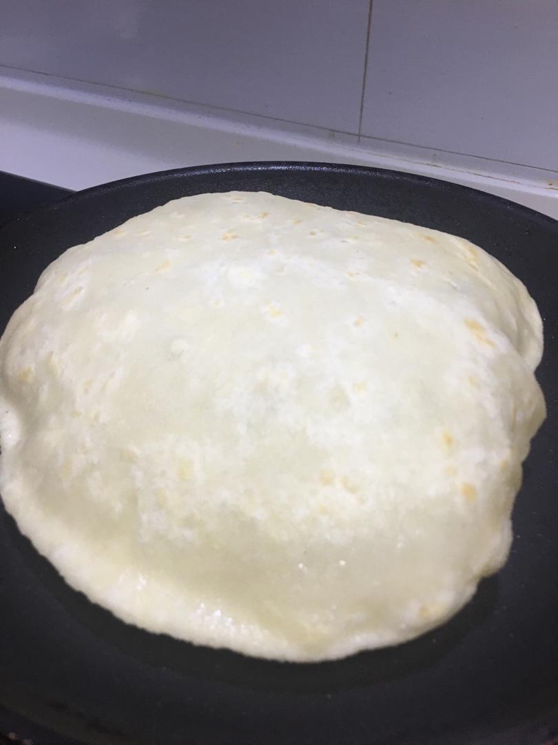 张张都鼓大泡的鸡蛋灌饼这样做不鼓大泡都难