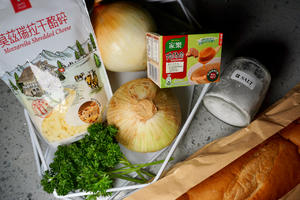法式洋葱汤🧅超容易简单的高级美味的做法 步骤1