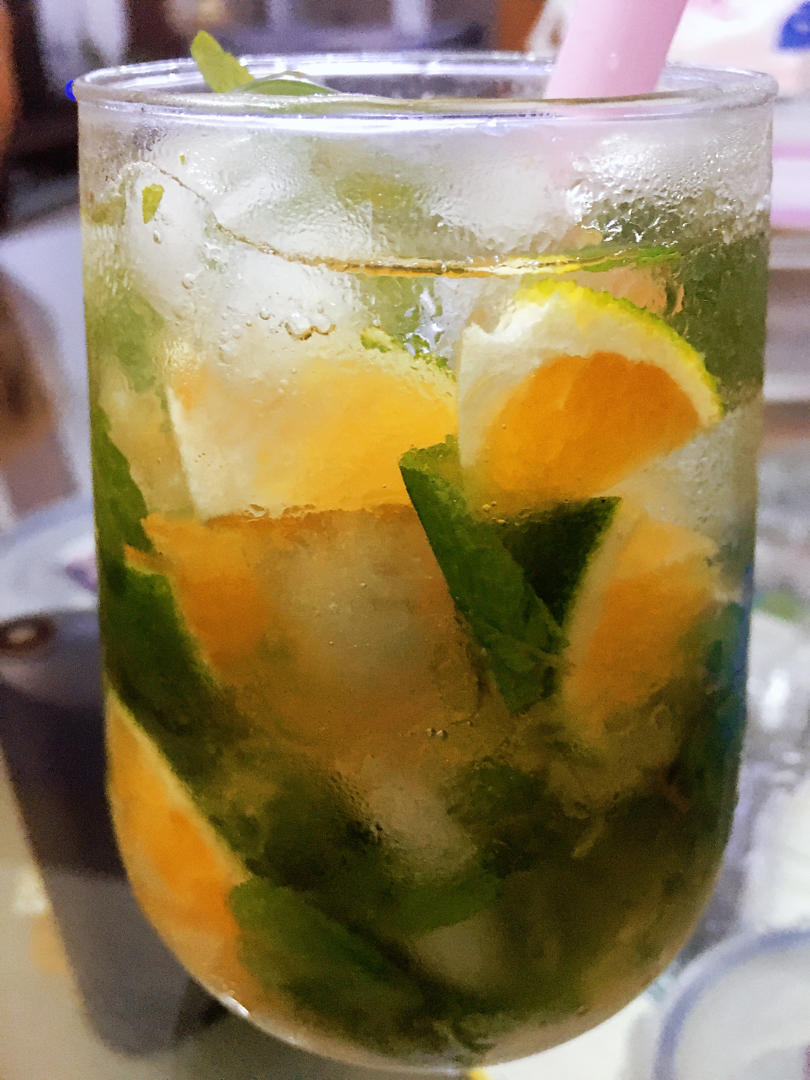 这双手虽然小做的自制75鸡尾酒mojito莫吉托