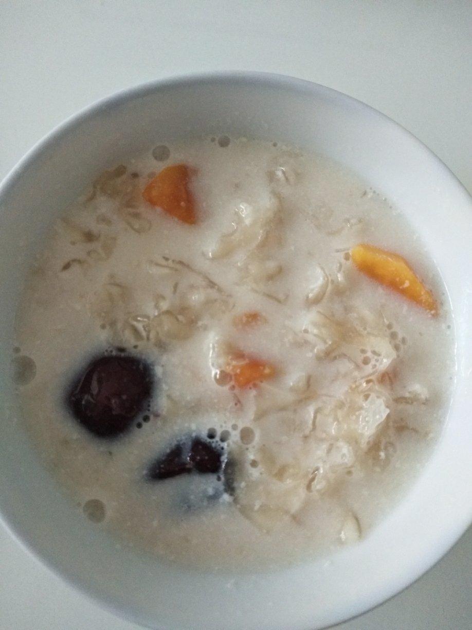 木瓜大枣银耳炖奶