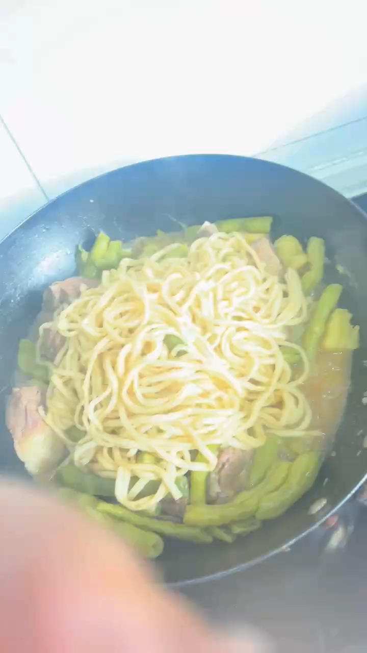 豆角排骨土豆焖面