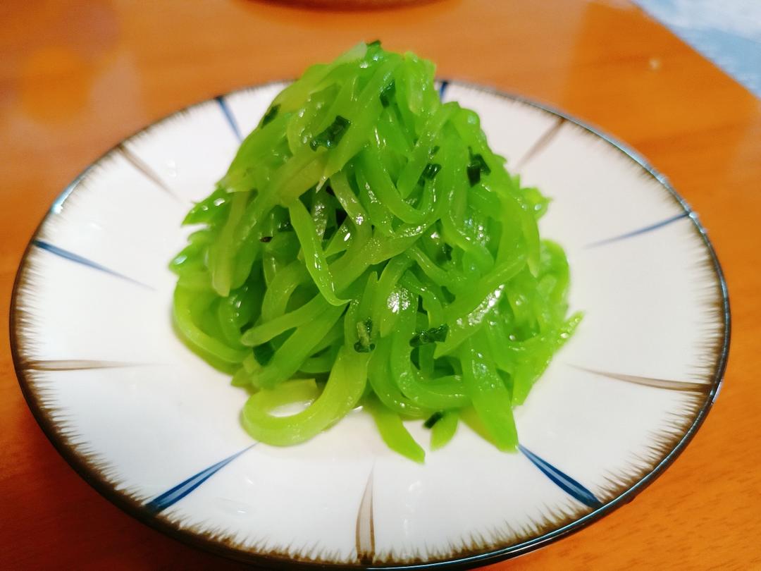 爽脆葱油莴笋丝的做法 步骤7