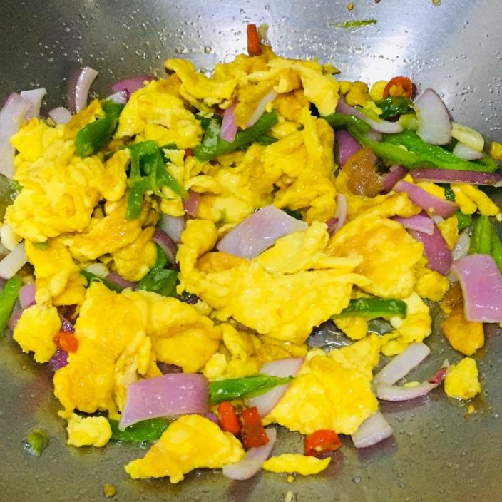 香喷喷的洋葱炒鸡蛋