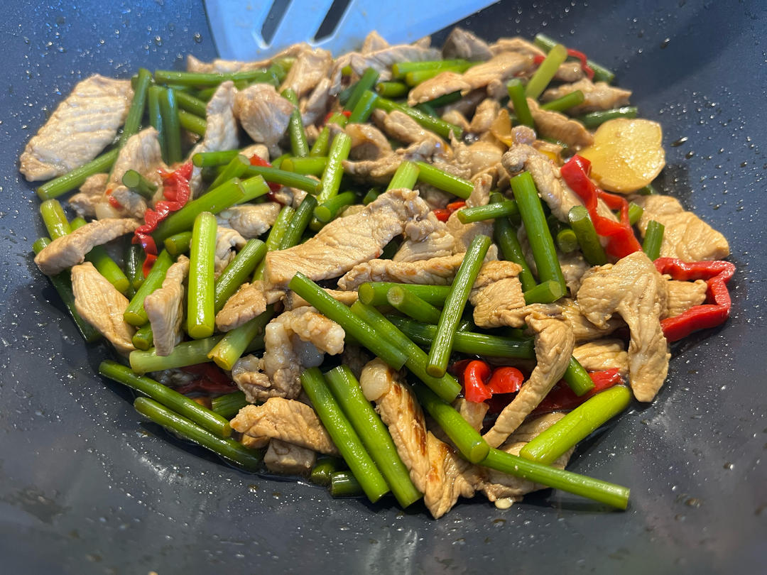 简单易做的下饭菜－蒜苔炒肉