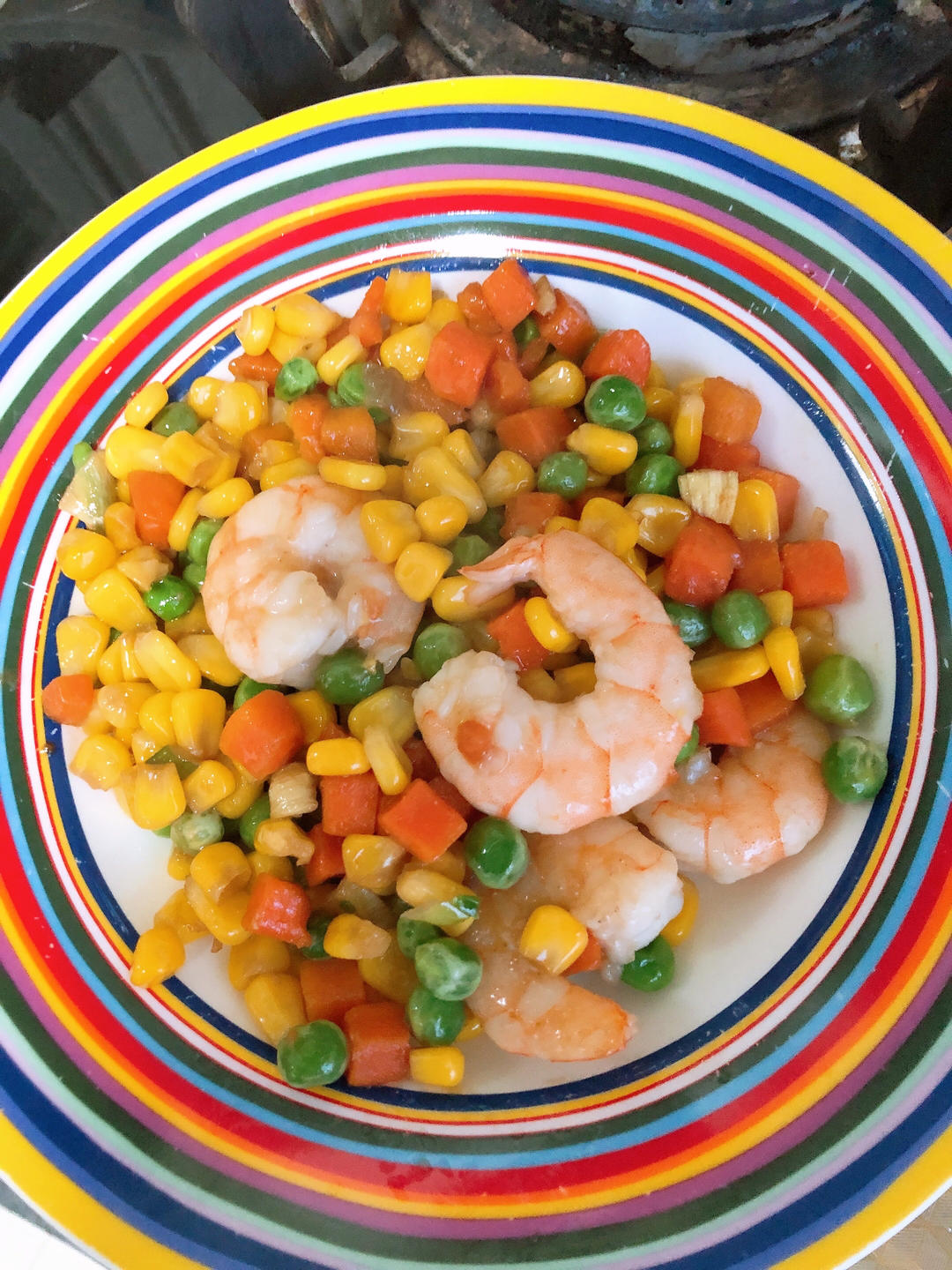 青豆，胡萝卜，玉米炒虾仁。