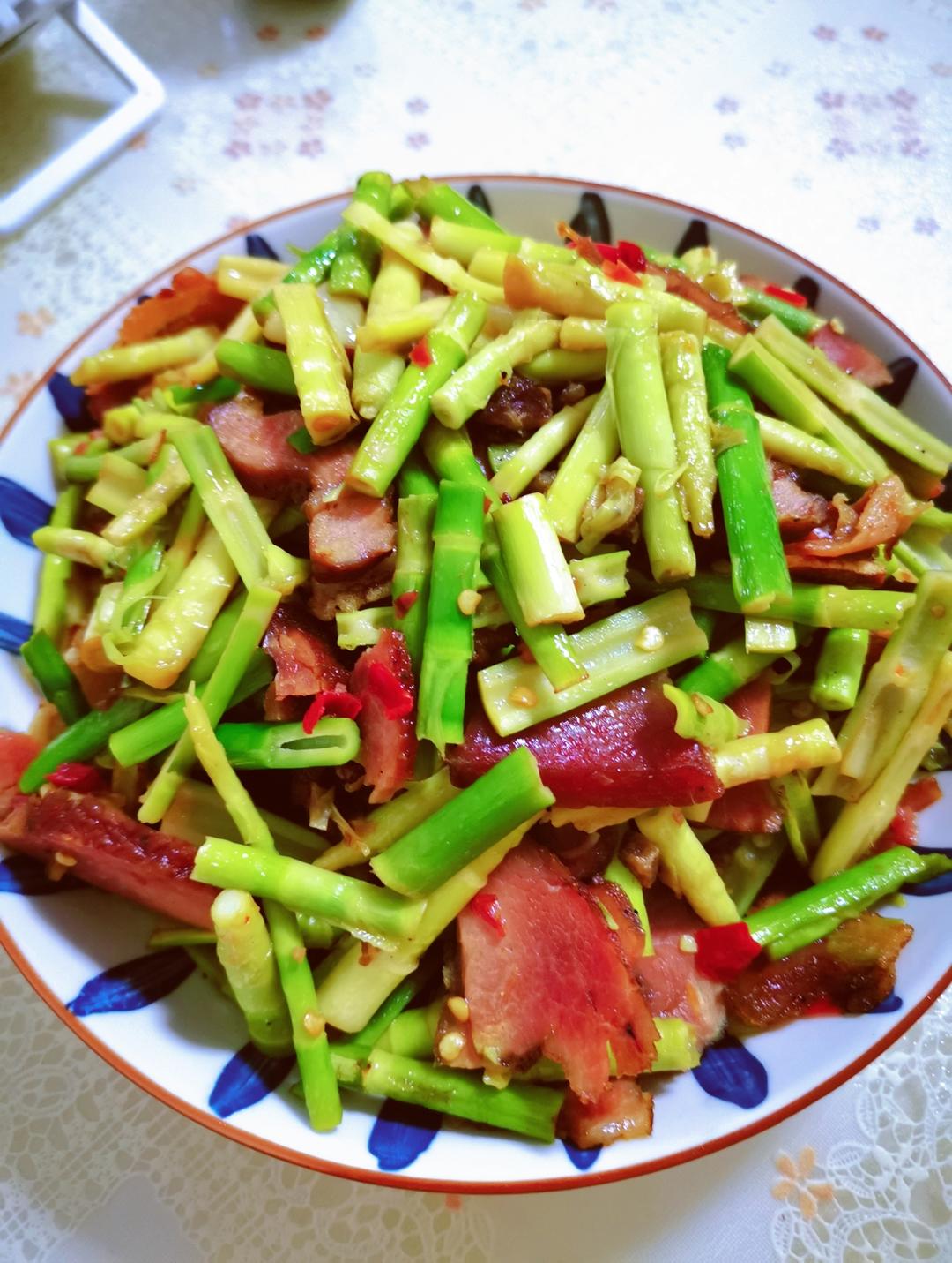 竹笋炒腊肉(春天的美食)