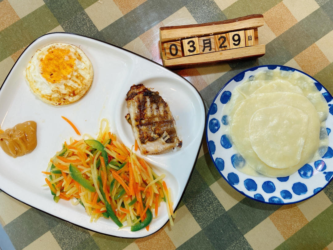 两岁豆子早餐打卡