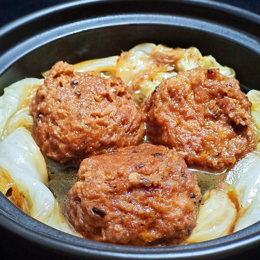 2020-03-28 19:16:36赞砂锅白菜狮子头材料:,猪前腿肉,大