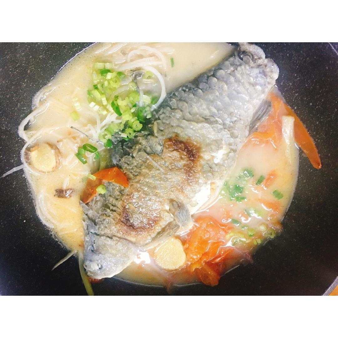 【烹饪记🍳】
奶白鲫鱼汤