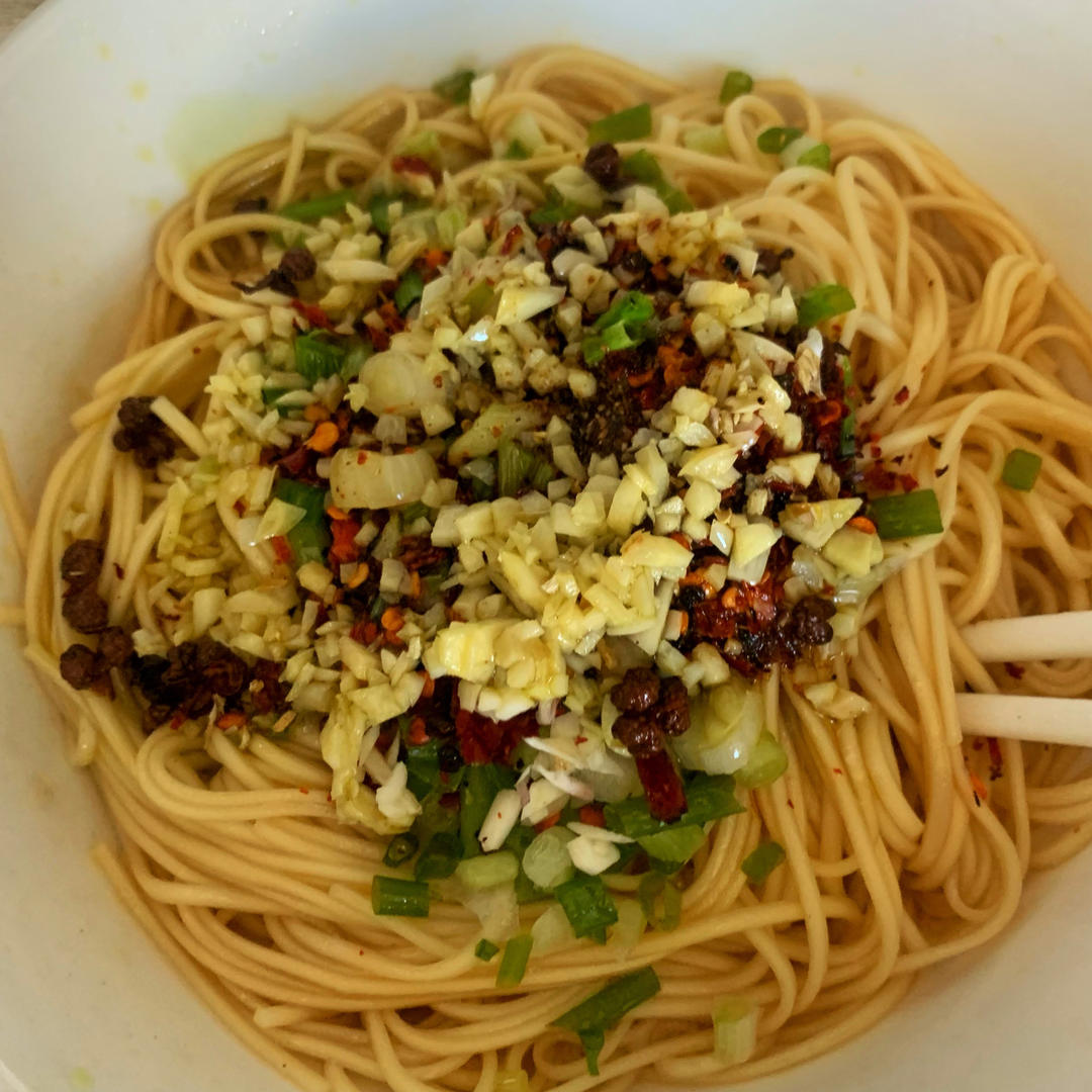 夏日简易版油泼面🍜🍜🌶️