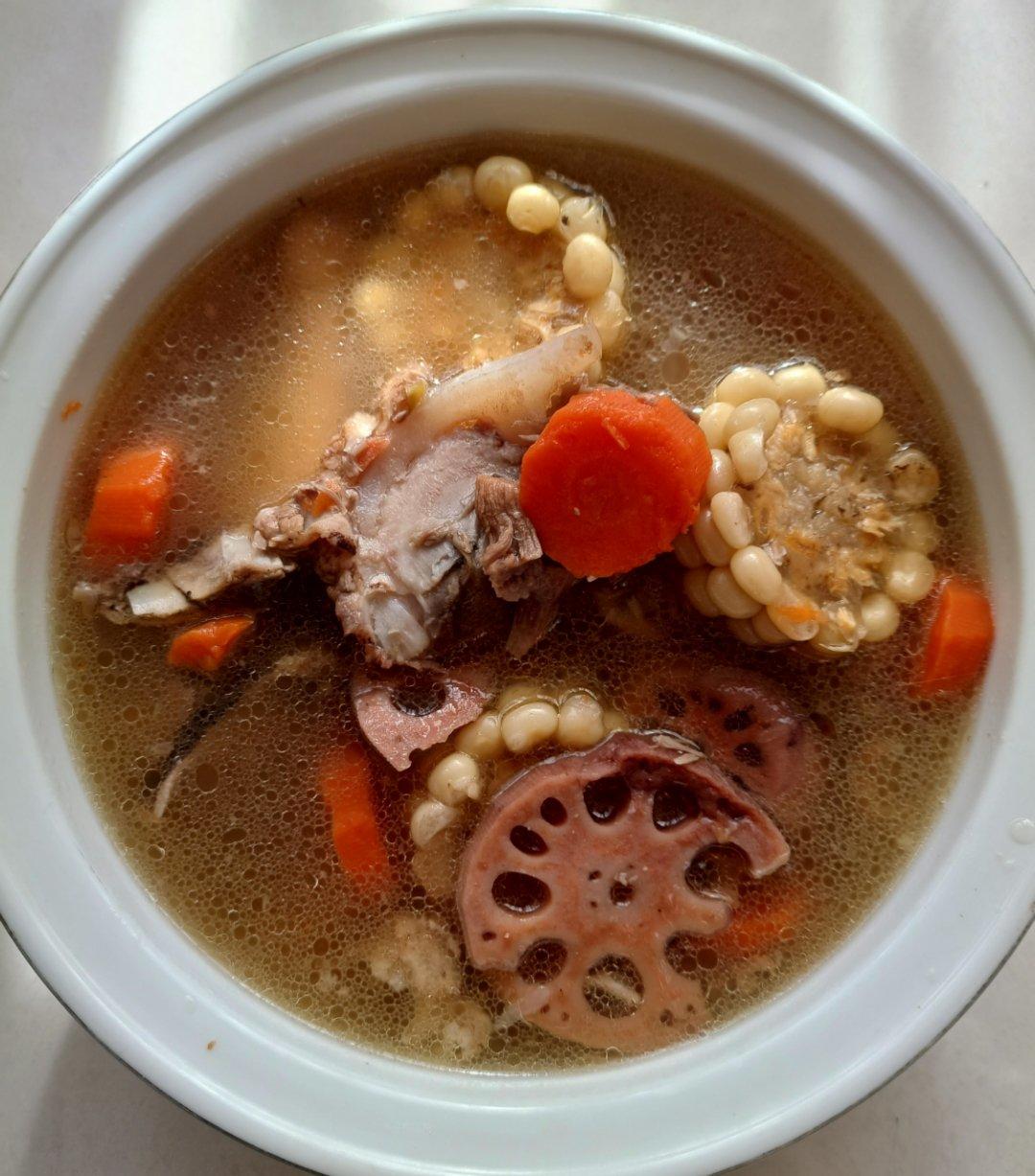 玉米莲藕排骨汤基础版简单的不能再简单