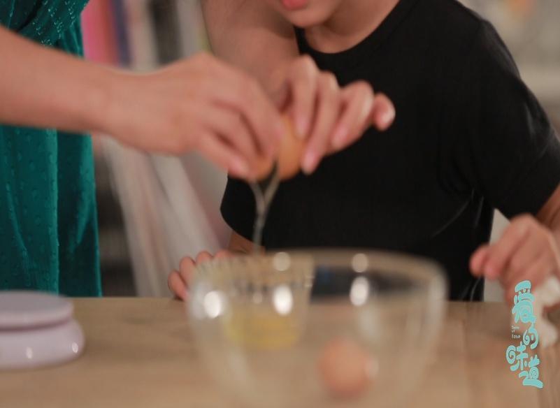 #爱的味道# Hello Kitty 饼干的做法 步骤3