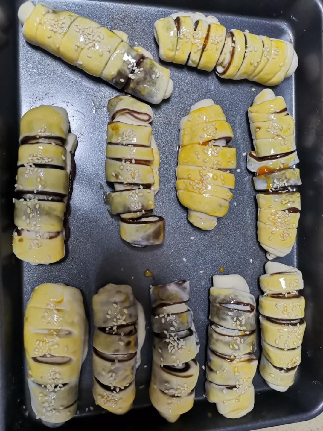 豆沙毛毛虫面包