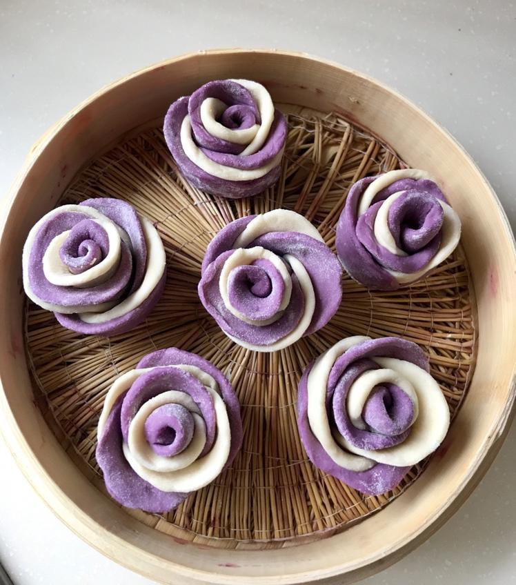 咖啡加奶茶呦做的紫薯玫瑰花馒头