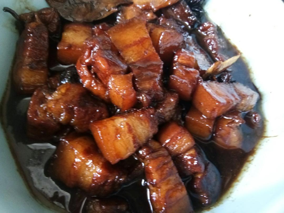 吃着碗里望着锅里的红烧肉