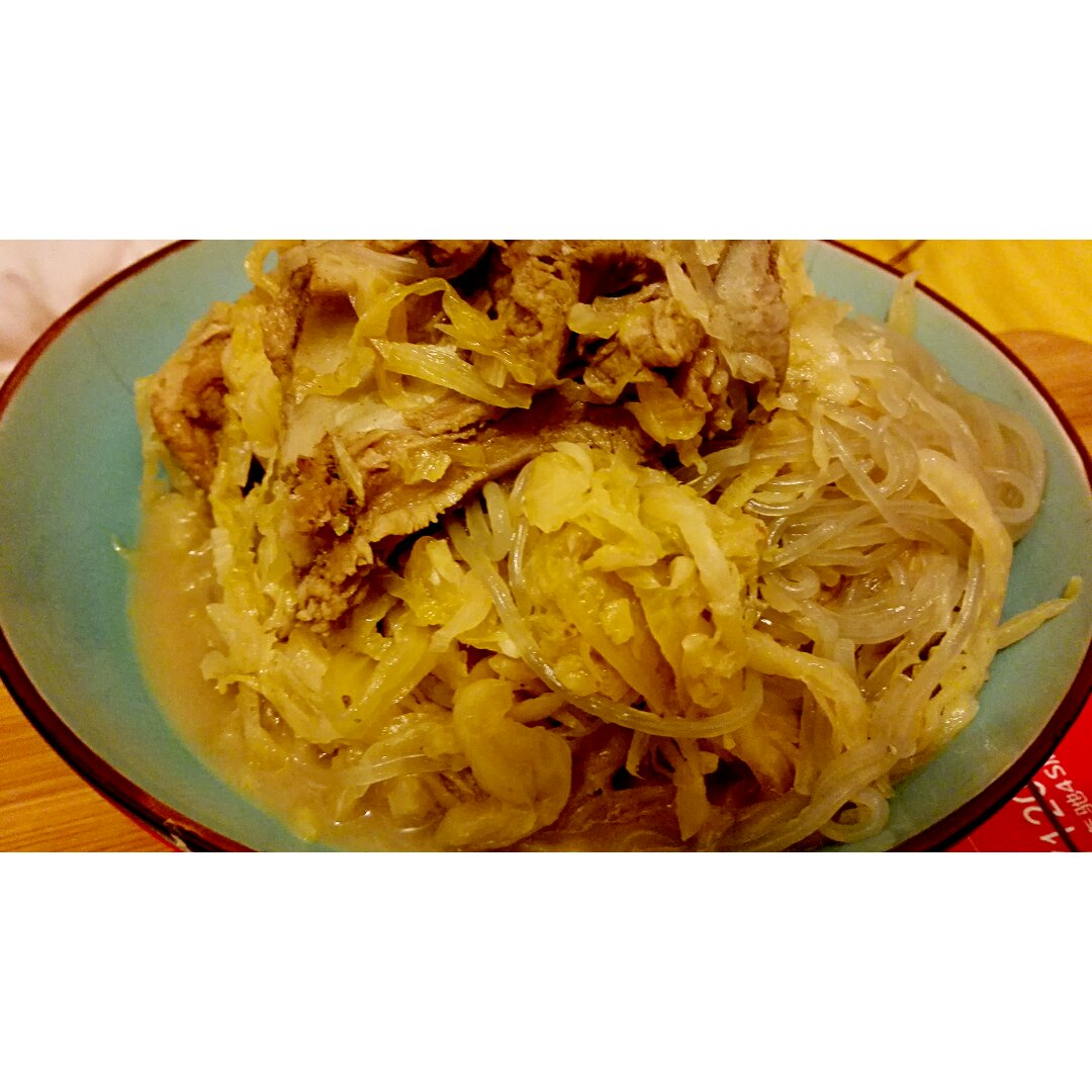 东北酸菜~~排骨粉条炖酸菜